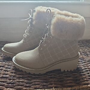 Cozy Lace-Up Tan Boots with Fur Trim